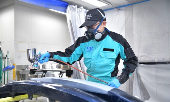鈑金塗装実習室 第1校舎2階